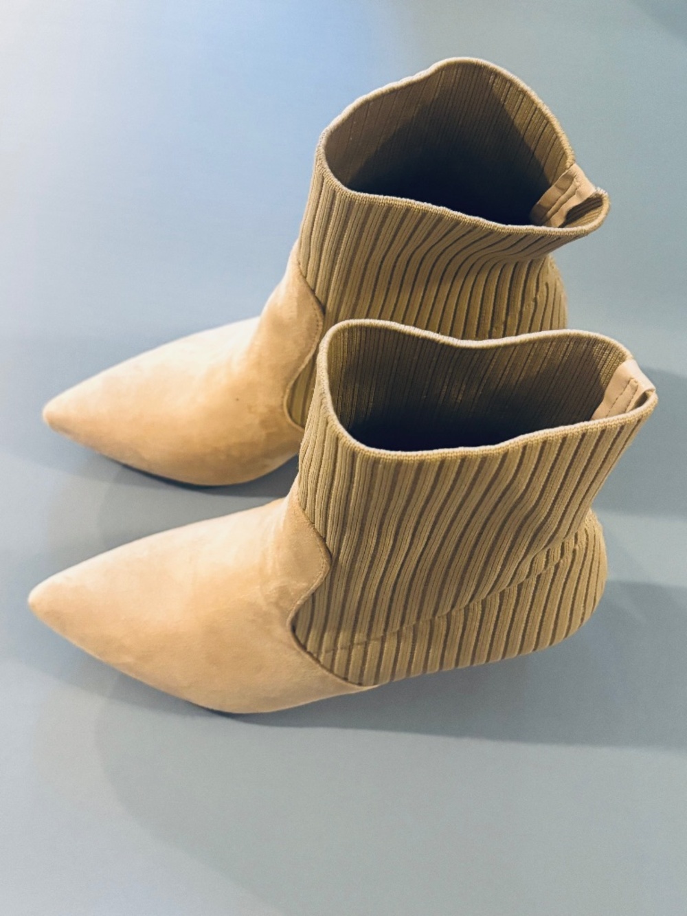 EUC Women’s Pull Up Boots Nude Suede Sz 7